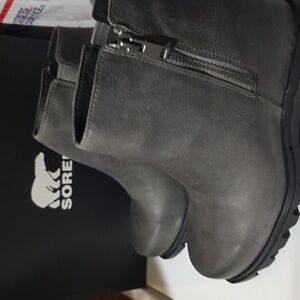Sorel Joan wedge III Zip ,Size 9.5, color Quarry, Black, Noir. NEW IN BOX